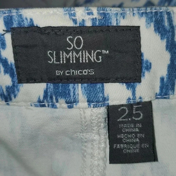 Chico’s So Slimming Stretch Blue and White Ikat Patterned Jeans Size 2.5 - Picture 11 of 16